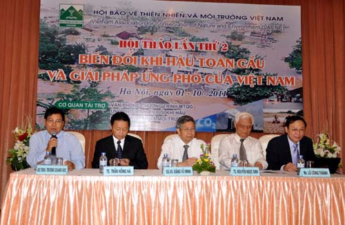 30[-]NĂM[-]VACNE:[-]Tiếp[-]cận[-]vấn[-]đề[-]biến[-]đổi[-]khí[-]hậu[-]bằng[-]loạt[-]Hội[-]thảo[-]"Biến[-]đổi[-]khí[-]hậu[-]toàn[-]cầu[-]và[-]giải[-]pháp[-]ứng[-]phó[-]của[-]Việt[-]Nam"